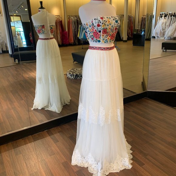 Bohemian inspired two-piece with lace - Picture 3 of 3